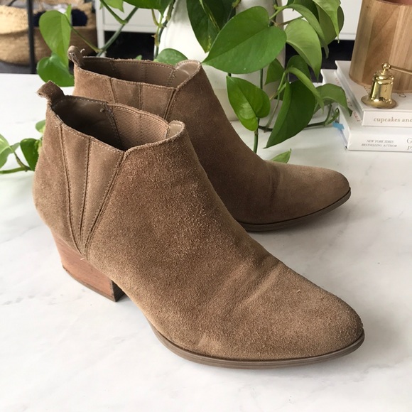 Sz. 9 Crown Vintage Taupe Suede Booties - Picture 2 of 4